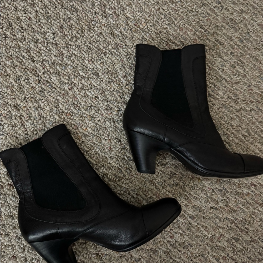 Vintage Euro fall leather cottage black acorn print heeled boots born crown